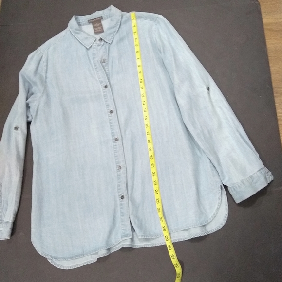 CHELSEA & THEODORE Tencel light blue wash button up shirt, L - Picture 8 of 8